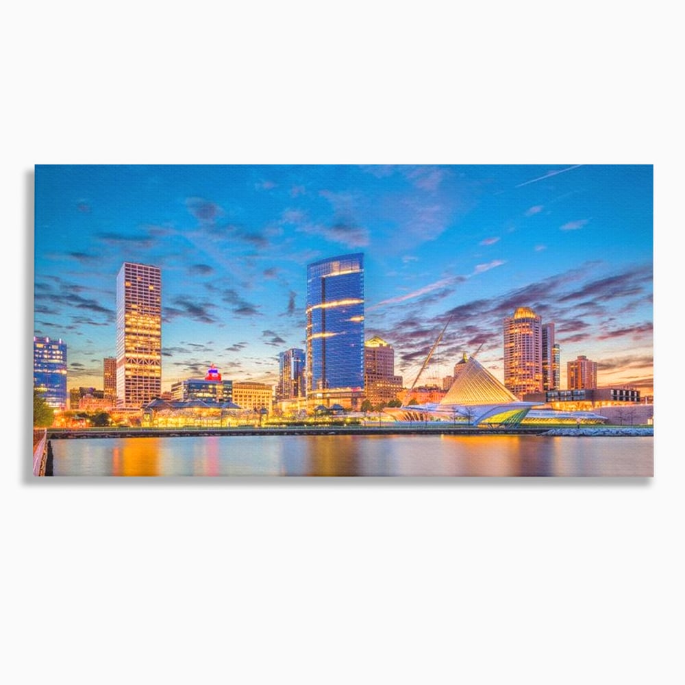 Tablou canvas cu panorami urbana nocturna milwaukee pe apa, fara rama, pe sasiu de lemn
